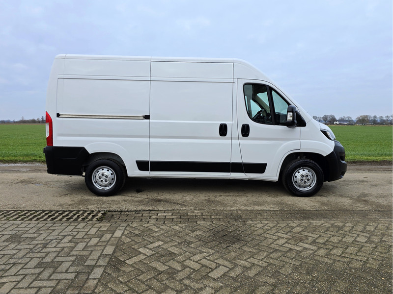 42806255-6.jpg