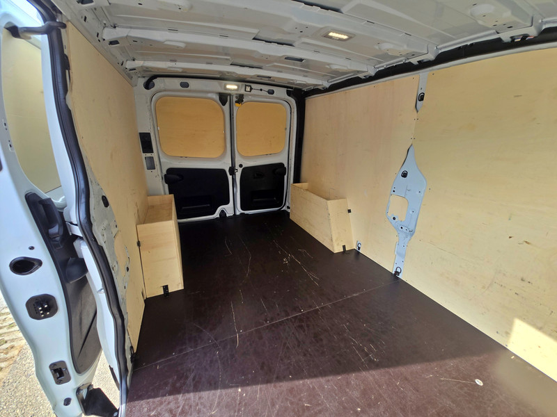 48510429-26.jpg
