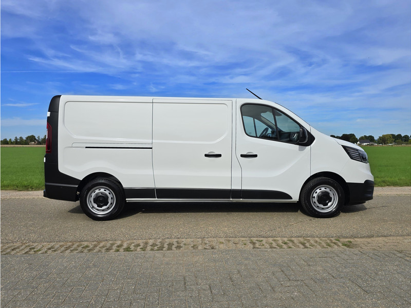 48510429-7.jpg